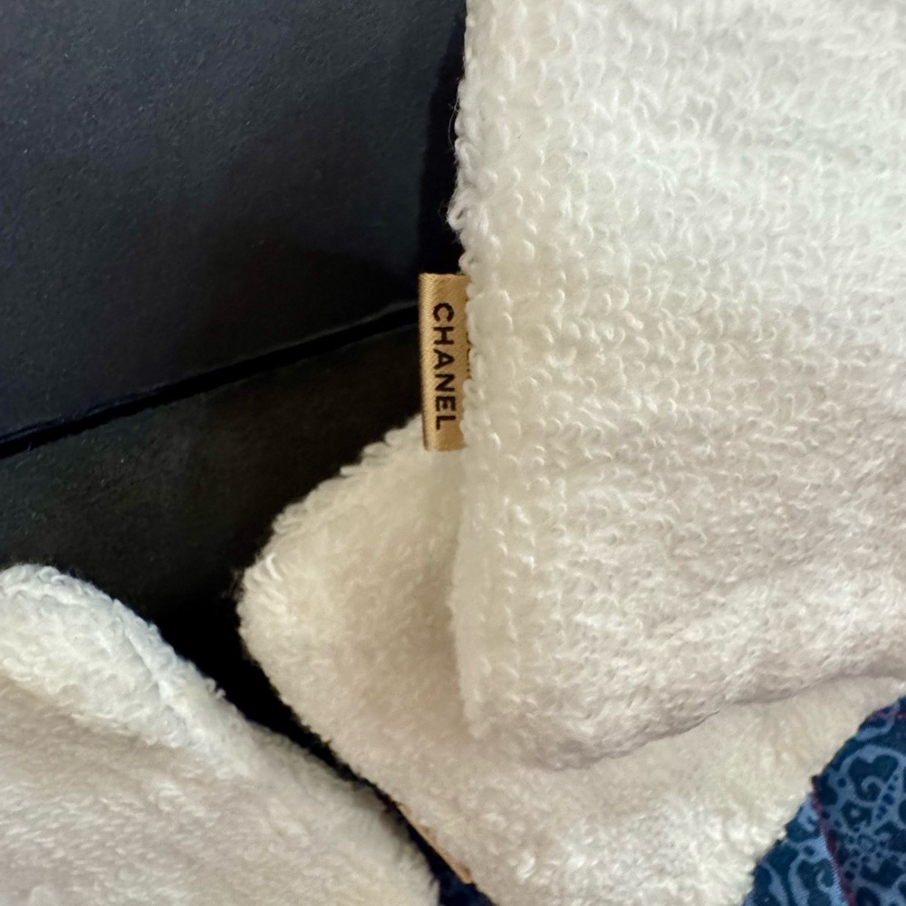 CHANEL Sublimage Black Eye mask set - Picture 2 of 4